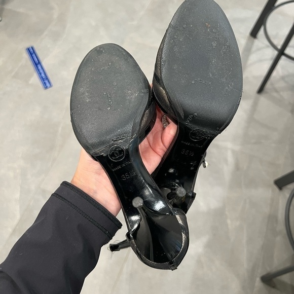 CHANEL DARK GREY METALLIC & patent leather ankle strap heels pearl CC 06P 35.5 - Picture 8 of 13